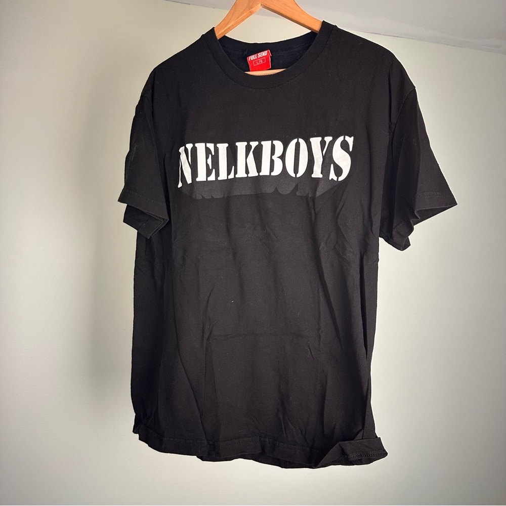 NELKBOYS TEE
